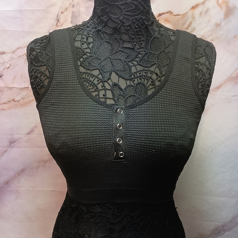 Colsie Black Crop Top‎
